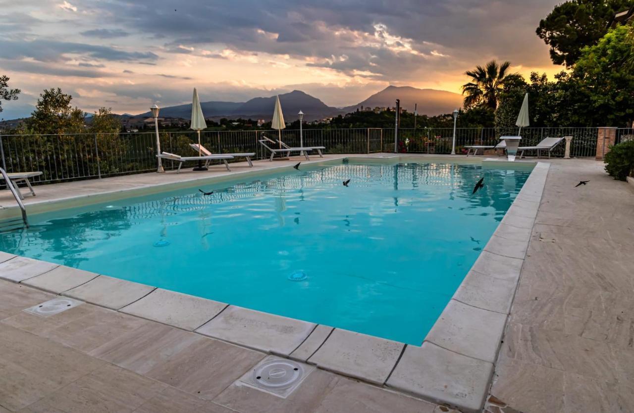 Anthos Casa Vacanze Sant'Omero Eksteriør bilde