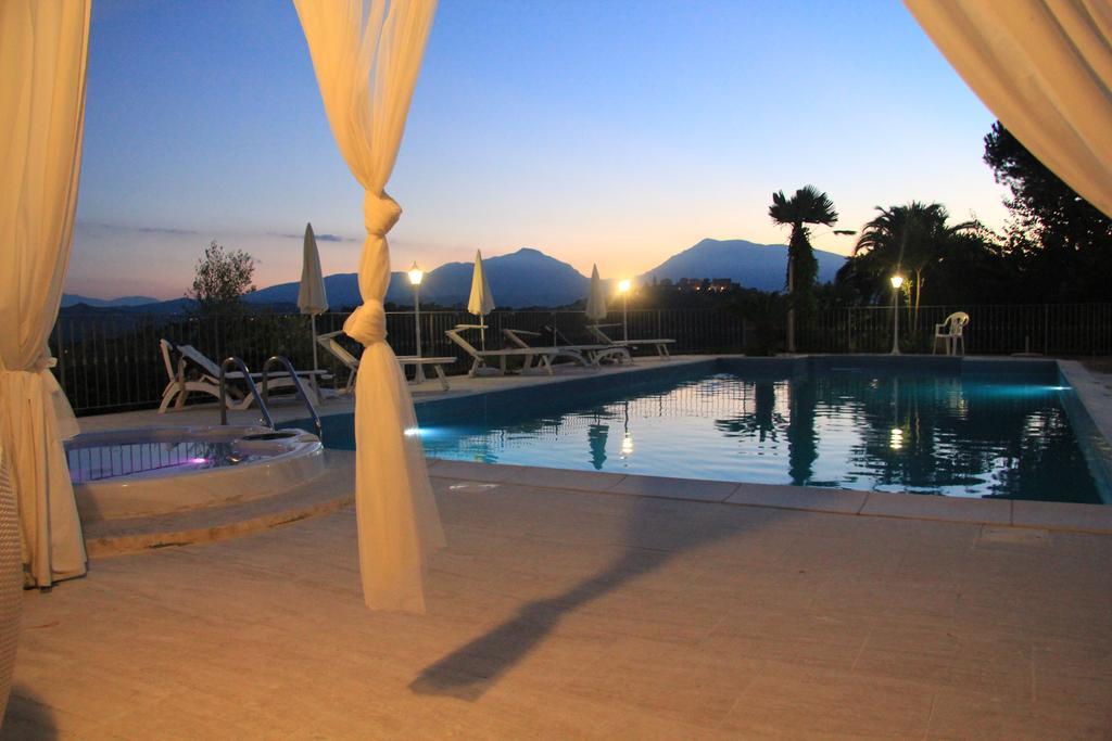 Anthos Casa Vacanze Sant'Omero Eksteriør bilde